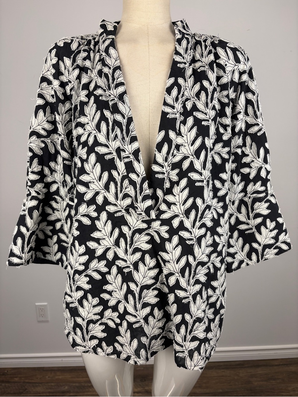 Anthropologie Botanical Leaf Oversized Boho Top - Monochrome Minimalist S ❤️